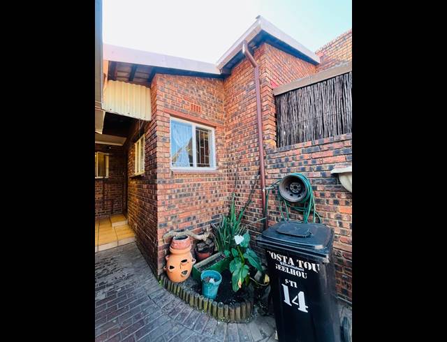 3 BEDROOM HOUSE FOR SALE IN BIRCHLEIGH NORTH
